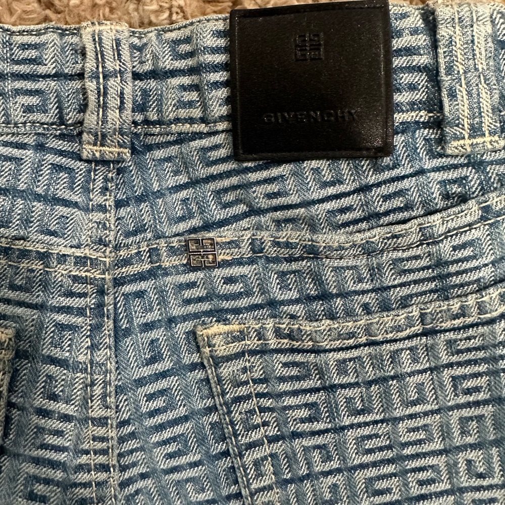 Givenchy Jean Set . - Picture 4 of 8